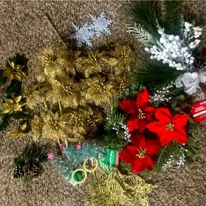 Bundle of 21 Pieces Christmas Holiday Winter decor